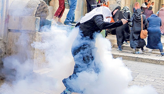 İsrail'den Mescid-i Aksa'ya baskın: En az 20 yaralı