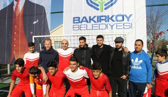 bakirkoy de milli futbolcular sokak cocuklarinin hali sahasinin acilisina katildi