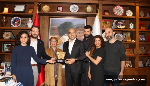 Bakırköy Belediye Tiyatrolarına bir ödül daha ‘En İyi Tiyatro Oyunu Ödülü"