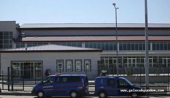 Gülen'den şikayetçi misiniz' sorusuna duraksayıp cevap vermedi
