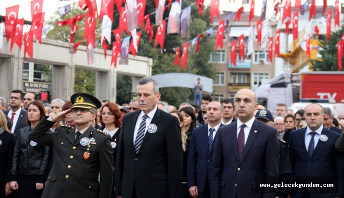 10 KASIM ATATÜRK ANMA TÖRENİNE BAKIRKÖY'DE BİNLER KATILDI