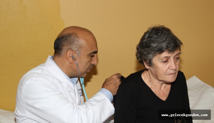 BAKIRKÖY'DE EVDE ÜCRETSİZ SAĞLIK HİZMETİ İÇİN TEDAVİYE BAŞKAN DR.KERİMOĞLU GİTTİ