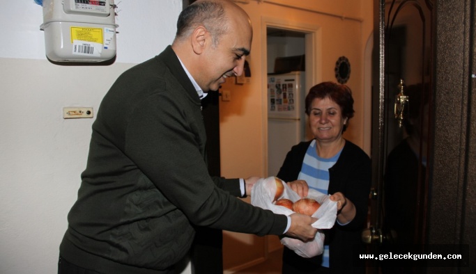 BAŞKAN DR. KERİMOĞLU SOĞAN DAĞITTI!