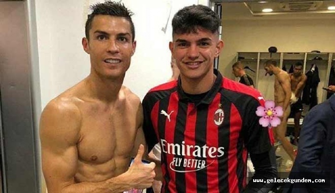 Ronaldo'nun fotoğrafındaki detay: Çıplak futbolcu gündem oldu