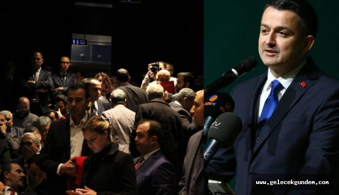 Tarım Bakanı'na şok protesto: Çiftçiler salonu terk etti