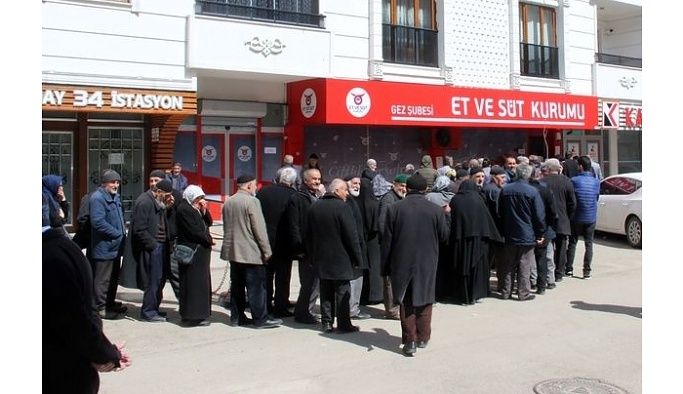 Kriz bunu da yaptırdı: Hayvancılığın merkezinde yurttaş 'ucuz et' kuyruğunda