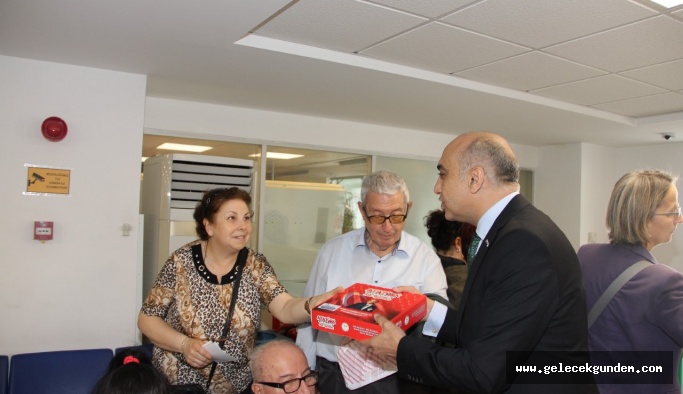 BAŞKAN DR. KERİMOĞLU BAKIRKÖYLÜLERE NUTUK DAĞITTI!