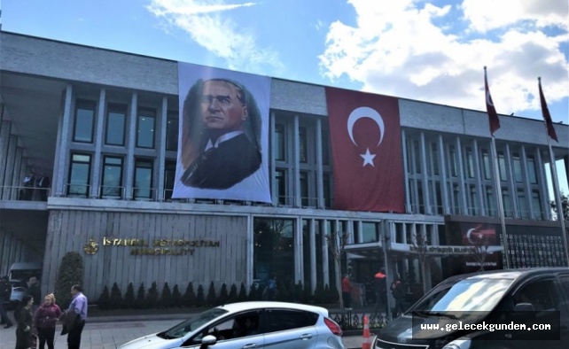 Kim Bunlar Turk Bayragi Ve Ataturk Posteri Ibb Binasindan Indirildi