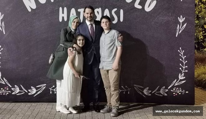 Bakan Albayrak'tan dikkat çekici aile fotoğrafı paylaşımı: Rabbime şükrediyorum