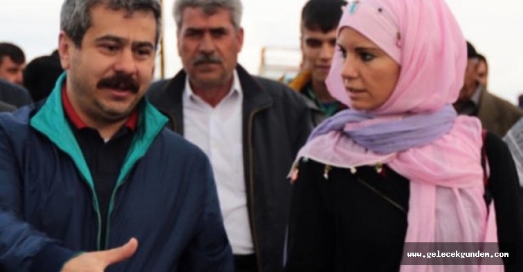 Burcu Çetinkaya Instagram hesabından eşinin soyadını kaldırdı