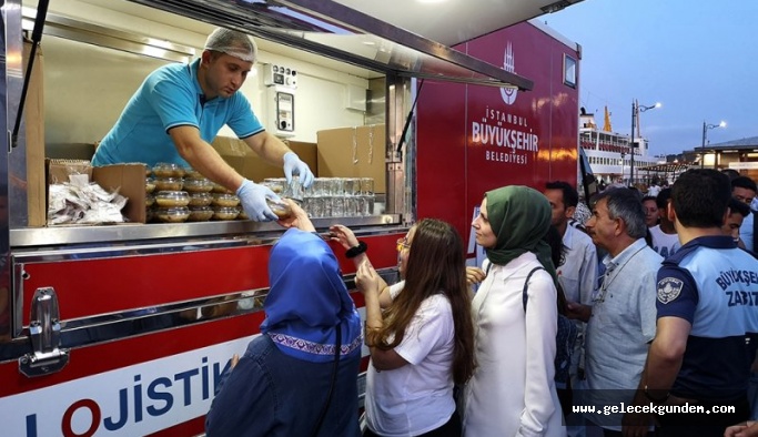 İstanbul Büyükşehir Belediyesi, Aşure Günü'nde 70 bin kişiye aşure dağıttı