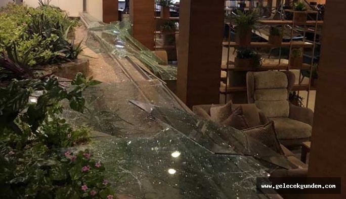 KKTC'de askeri cephanelikte patlama, 2 bin turistler mahsur kaldı