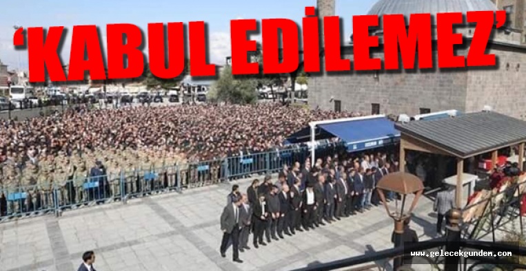 Hakkari şehidinin cenaze namazında protokol!
