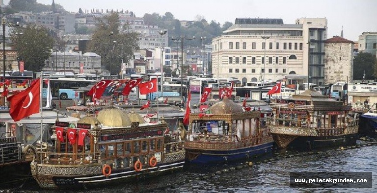 Eminönü'ndeki balık-ekmek tekneleri ilgili yürütmeyi durdurma kararı