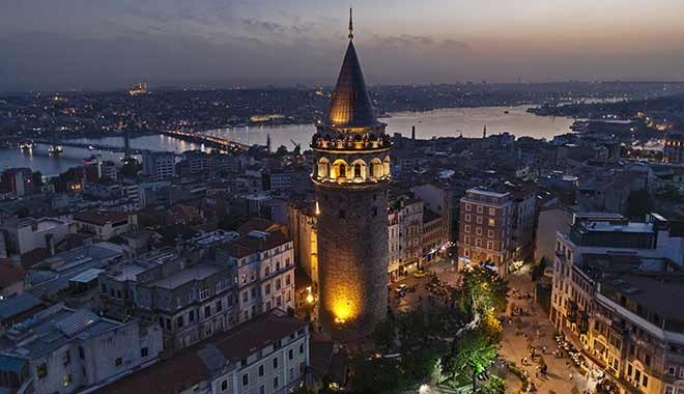 tarihi galata kulesi ni yapilan hiltili restorasyondan sonra otel lobisine ceviriyorlar