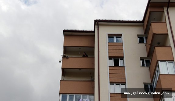 Çevreye ateş açan kadın 21 saattir kapısını kimseye açmadı
