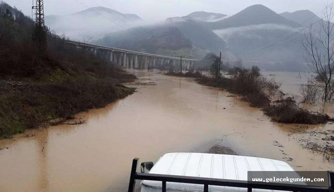 Vali tehlike yok demişti ama 300 kişiye iki gecedir ulaşılamıyor