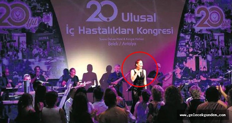 Doktorlar, Candan Erçetin'i Yuhalayıp Salonu Terk Etti