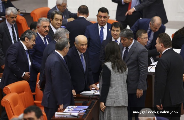 Bahçeli Pervin Buldan'la el sıkıştı İYİ Parti ayağa kalktı