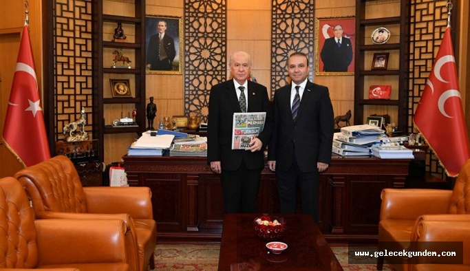 MHP Lideri Bahçeli’nin danışmanından AKP’li isme çok sert sözler: Kuyruk acısı var !