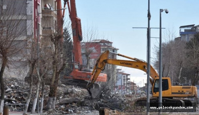 Depremin vurduğu ilçeye AKP'li belediye 4 milyon 328 bin TL’ye millet bahçesi yapacak.