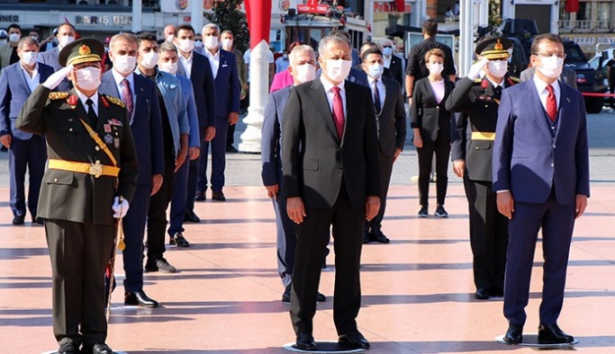İstanbul’da sosyal mesafeli 30 Ağustos töreni