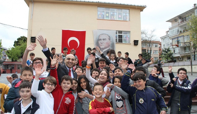 Bakırköy Belediye Başkanı Dr. Bülent Kerimoğlu'ndan ‘Uzaktan eğitime uzak kalmasınlar’ kampanyası