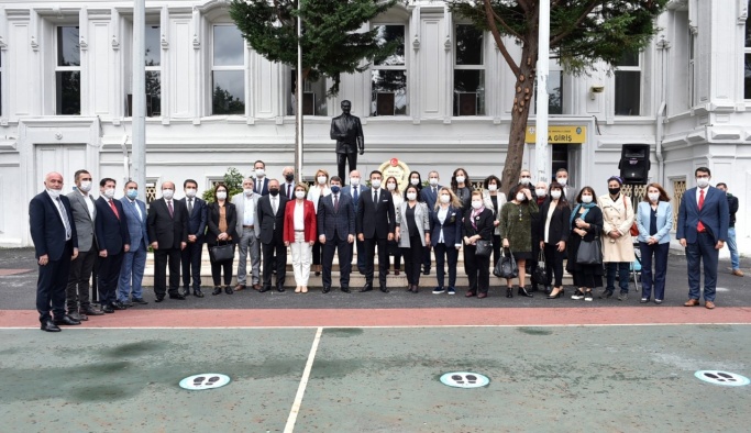 BEŞİKTAŞ'TA MUHTARLAR GÜNÜNDE ,MUHTARLARDAN BAŞKAN RIZA AKPOLAT'A TEŞEKKÜR!