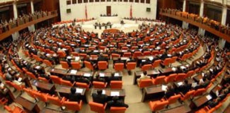 Tek kelime etmeyip 500 bin lira maaş aldılar! İşte isim isim 32 milletvekili!