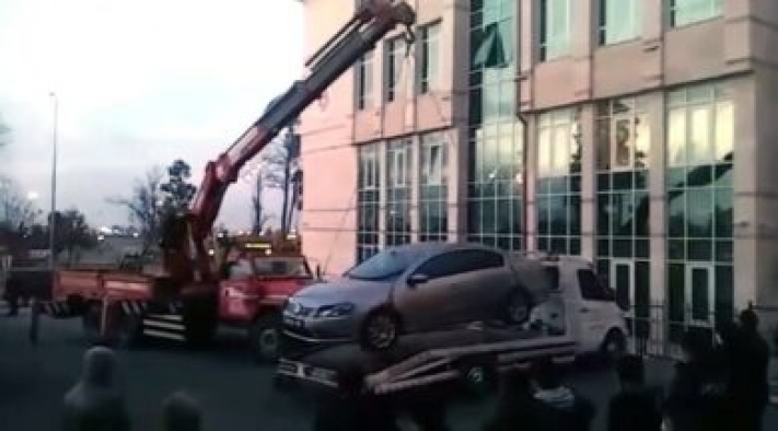 AKP’nin borçları yüzünden CHP’li Başkanın makam otosu haczedildi