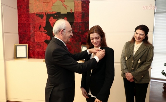 Ahmet Taner Kışlalı'nın Eşi ve Kızı CHP Üyesi Oldu