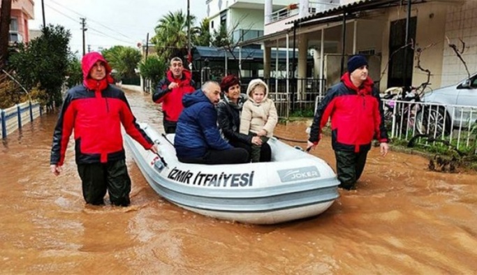 AKP'li belediyeden skandal paylaşım! İzmir'deki sel felaketiyle dalga geçtiler