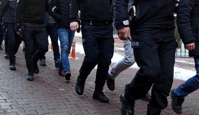 MİT ve Emniyet görevlisi gibi tanıtan dolandırıcılar yakayı ele verdi