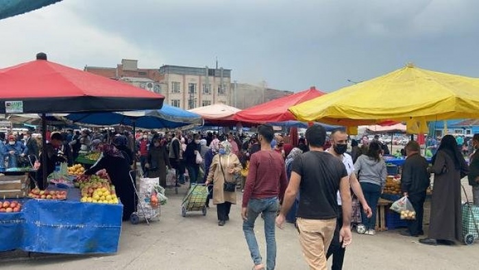 'Tam kapanma'da haftada 1 gün! Pazar yerlerinde 'sosyal mesafe' krizinden kareler