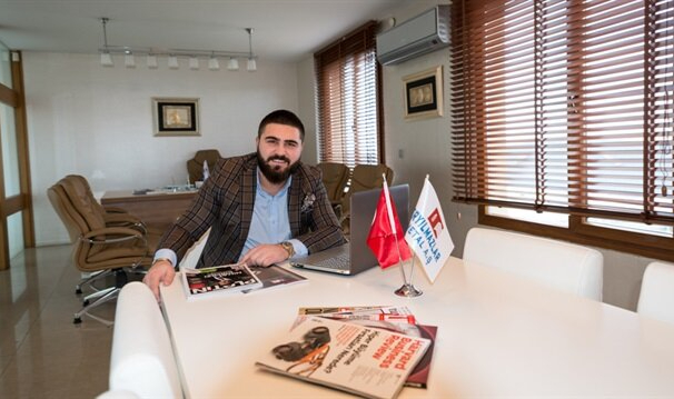 Bekir Eryılmaz'ın çakarlı Maybach'ta polis ve vekil kartı