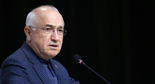 AKP'li Eski Adalet Bakanı Cemil Çiçek yargıyı topa tuttu