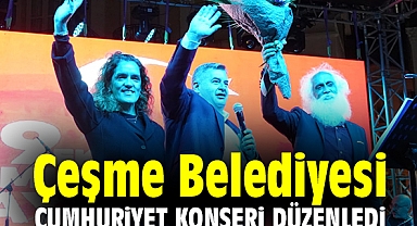 Çeşme Belediyesi Cumhuriyet Konseri ve Fener Alayına binlerce kişi katıldı