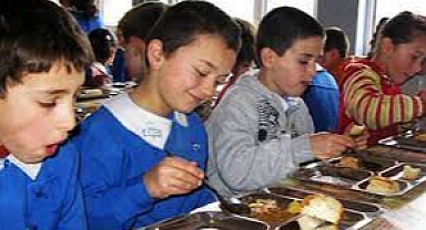 Okullardaki çocuklara ücretsiz yemek önergesi AKP ve MHP oylarıyla reddedildi