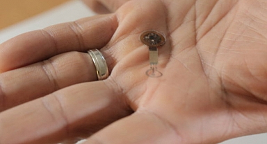 Türünün ilk örneği olan elektronik yara bandı iyileşmeyi hızlandırıyor