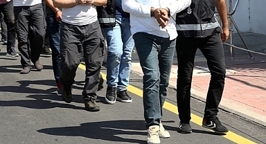 İzmir'de 11 adrese eş zamanlı operasyon! Yüklü miktarda uyuşturucu ele geçirildi