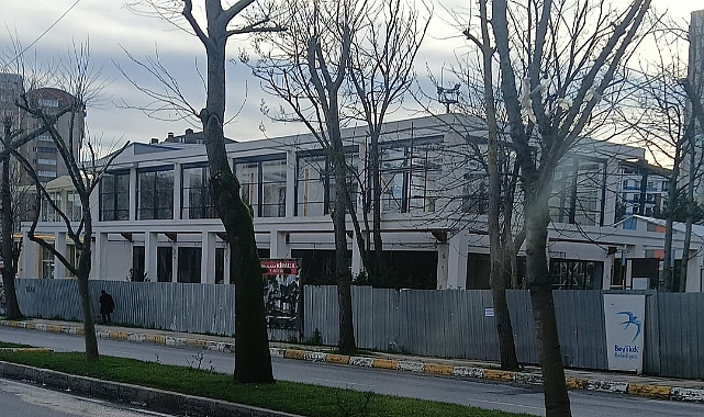 BEYLİKDÜZÜ BELEDİYESİ ÇOCUK PARKINI VE YEŞİL ALANI CAFELERE KİRAYA VERDİ..