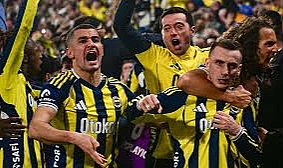 Fenerbahçe uzatmalarda hayat buldu! Fenerbahçe Beşiktaş'ı tek golle geçti