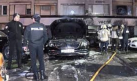 İstanbul'da araç kiralama şirketinde yangın: 15 lüks araç yandı