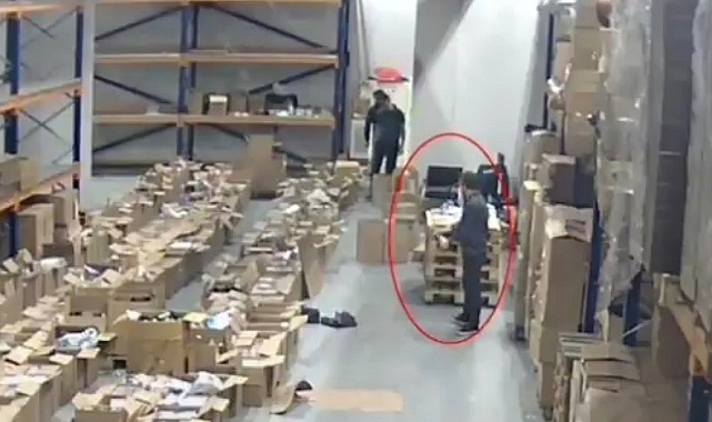 İstanbul Havalimanı’nda görevli 4 gümrük personeline operasyon düzenlendi. 