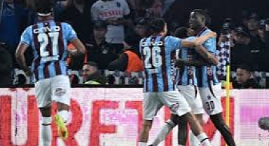 Trabzonspor Galatasaray'ı avladı, Süper Lig'de zirve karıştı: 2-1